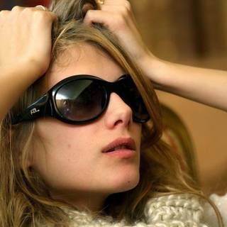 Melanie Laurent wallpaper