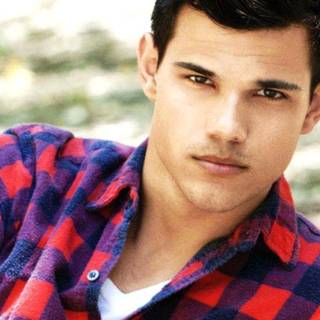 Taylor lautner background