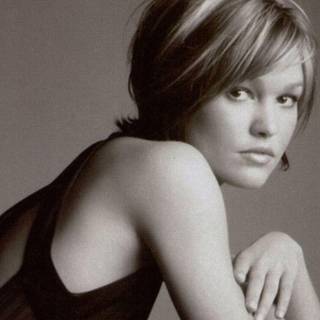 Julia Stiles wallpaper