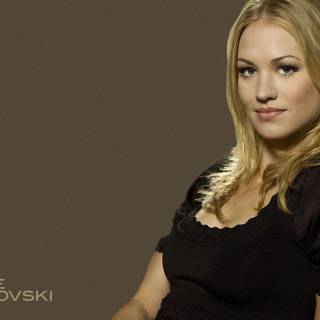 Yvonne Strahovski wallpaper