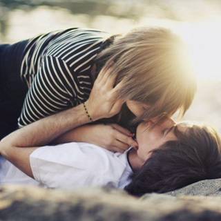 Kissing wallpaper HD 2017