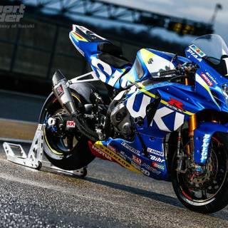 Suzuki GSXR 1000 2017 wallpaper