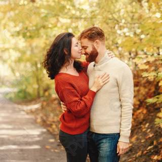 Boyfriend and girlfriend falling in love wallpaper