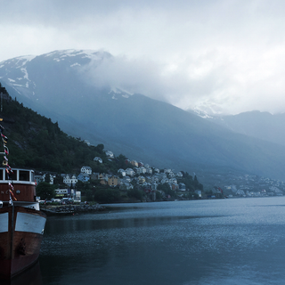 Misty mountains wallpaper