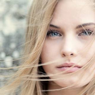 Blonde girl glitter wallpaper