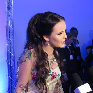 Larissa Manoela wallpaper