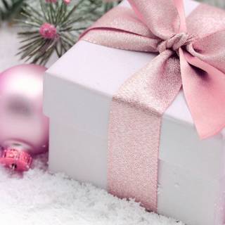 Pink Christmas present wallpaper