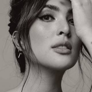 Sofia Andres wallpaper