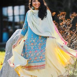 Nimrat Khaira phone wallpaper