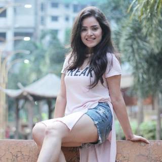 Simran Dhanwani wallpaper