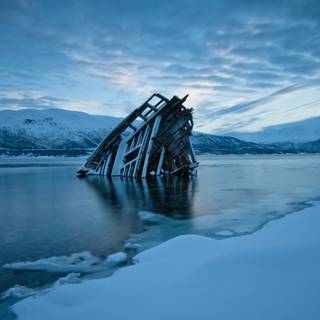 Sunken ship wallpaper
