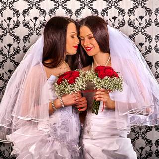 Lesbian couple kiss wallpaper