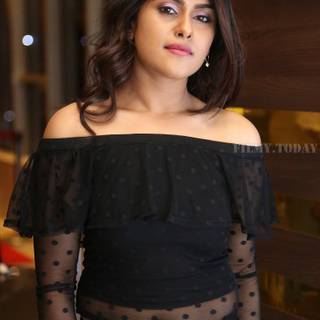 Naira Shah phone wallpaper