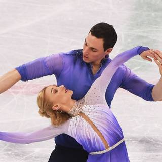 Ice skating couple wallpaper