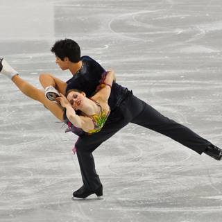 Ice skating couple wallpaper