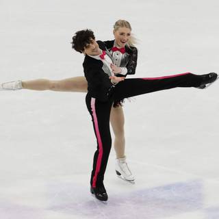 Ice skating couple wallpaper