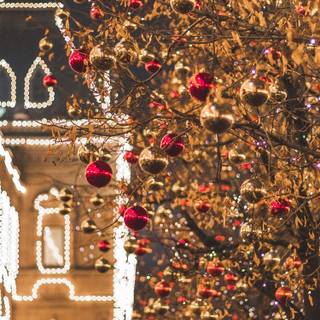 iPhone Christmas 4K wallpaper