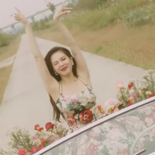 Flower Shower Hyuna wallpaper