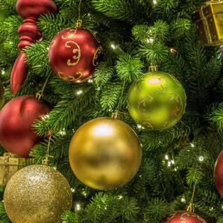 Colorful Christmas tree wallpaper