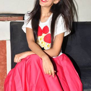 Kanika Kapur phone wallpaper