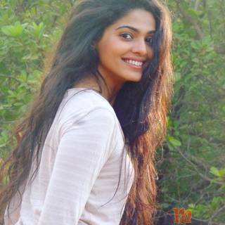 Pooja Savant phone wallpaper