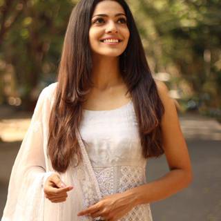 Pooja Savant phone wallpaper