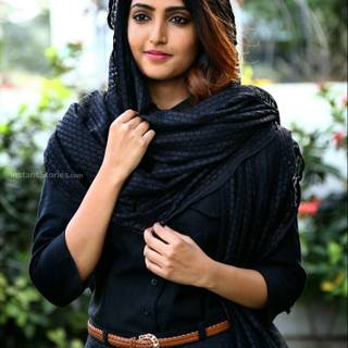 Monica Khanna phone wallpaper