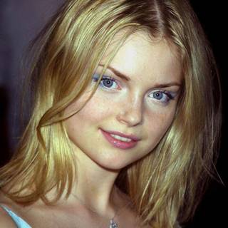 Izabella Miko wallpaper