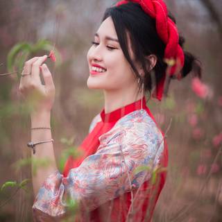 Long dress wallpaper