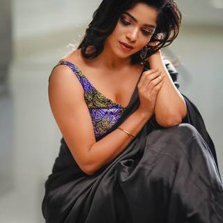 Divyabharathi wallpaper