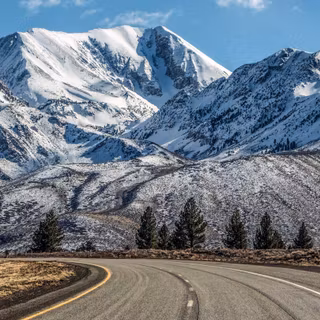 Sunny winter road wallpaper