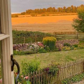 Cottagecore and pretty wallpaper