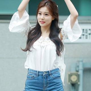 Izone Hyewon wallpaper