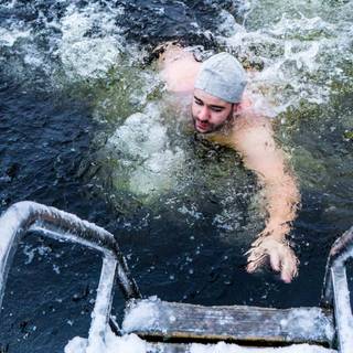 Winter swimming wallpaper