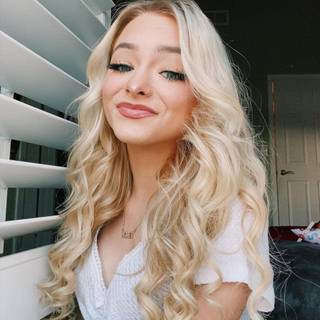 Zoe Laverne 2022 wallpaper