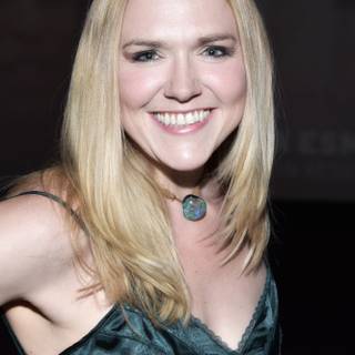 Dominique Swain wallpaper