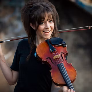 Violin girl wallpaper