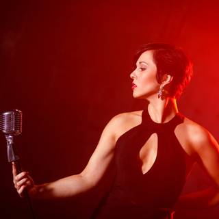 Singer women wallpaper