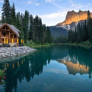 Cabin by the lake wallpaper