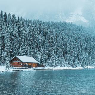 Lake house winter wallpaper