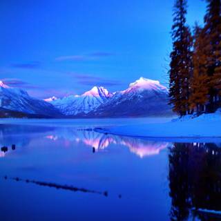 Lake house winter wallpaper