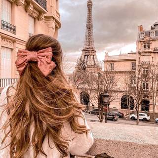 Paris girl wallpaper