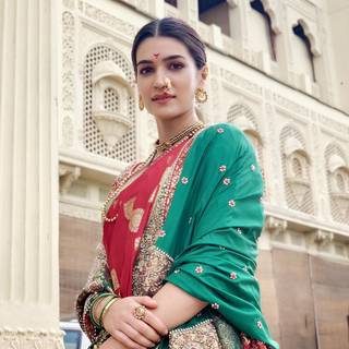 Kriti Sanon saree wallpaper