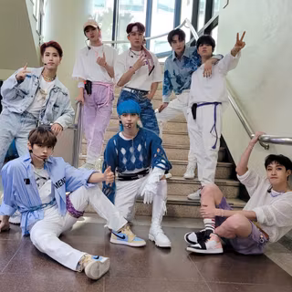 Domino SKZ wallpaper