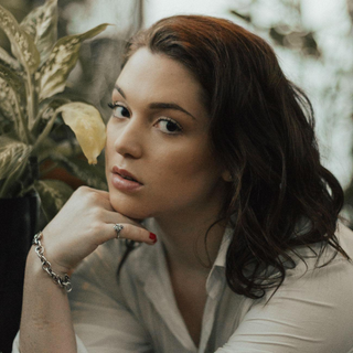 Jennifer Stone wallpaper