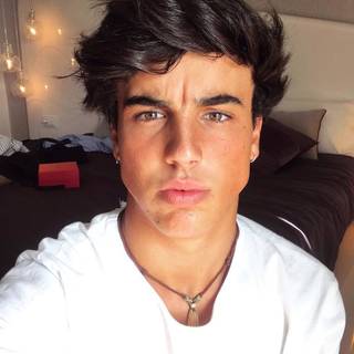 Mario Casas Oscar Casas wallpaper