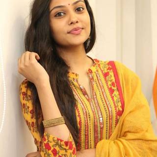 Smruthi Venkat wallpaper