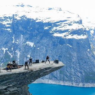 Trolltunga wallpaper