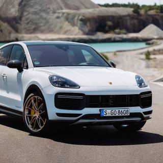 Porsche Cayenne 2022 wallpaper