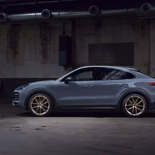 Porsche Cayenne 2022 wallpaper